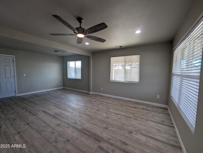 Foto del edificio - 1280 N Mesquite Ln