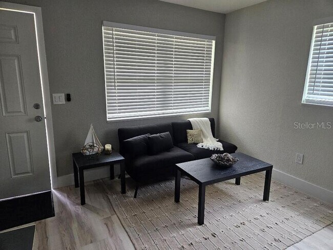 Foto del edificio - 715 6th Ave NE