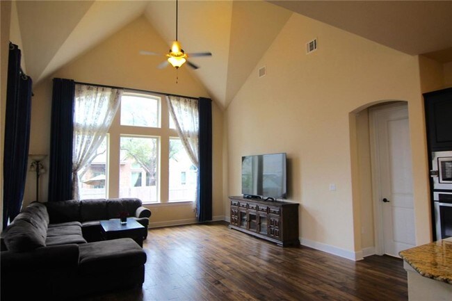 Building Photo - 14217 Tyburn Trail