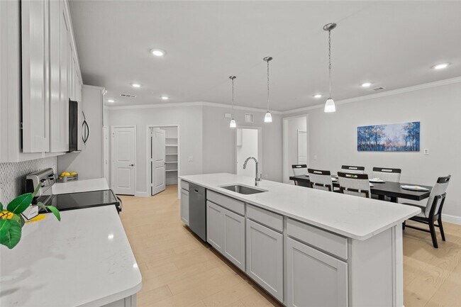 Foto del edificio - 651 North Watters Road