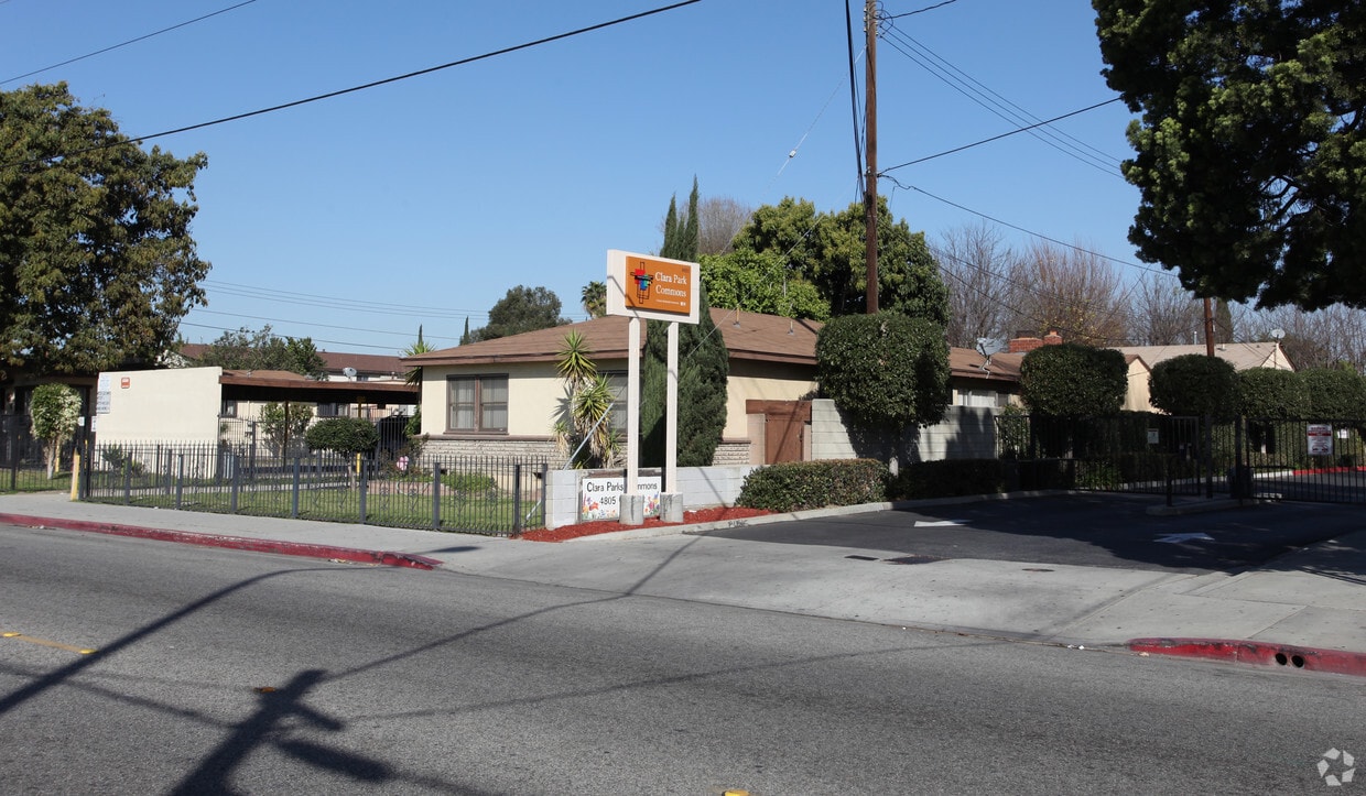 47313343 Clara St. Apartments in Cudahy, CA