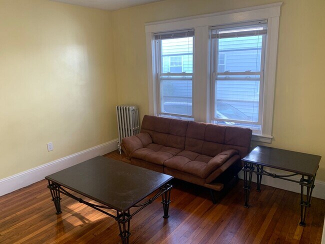 Foto del edificio - Allston 3 Bed Available Sept 1