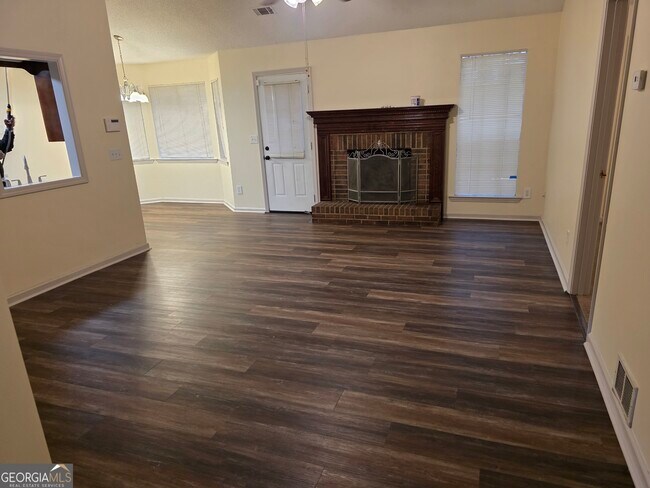 Foto del edificio - 7016 Hollow Oak Ct