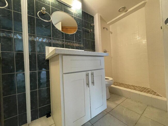 Foto del edificio - HOLIDAY VILLAGE studio, 1 bath, sec, A/C, ...