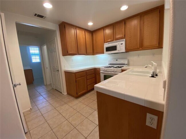 Building Photo - 3332 Hatten Ln