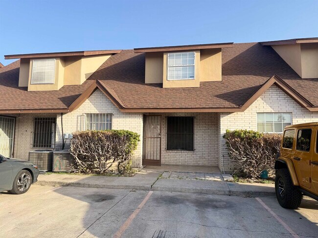 Foto del edificio - 8710 McPherson Rd