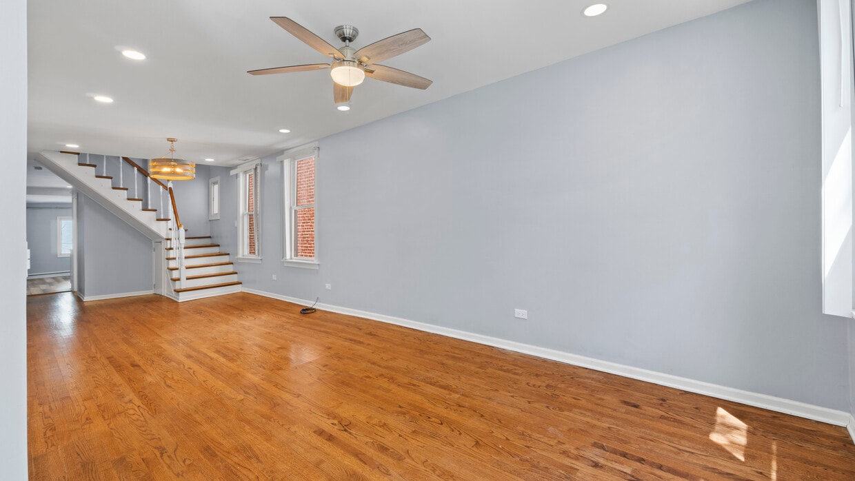 Photo - 1702 W Superior St (Chicago, IL)