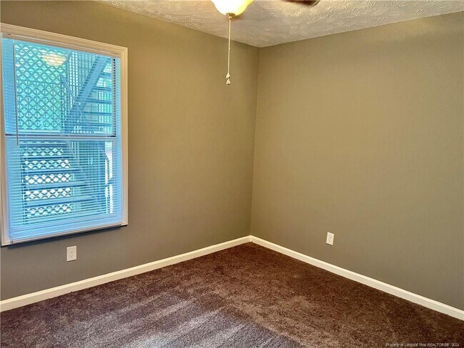 Foto del edificio - 6800 Willowbrook Dr