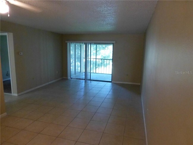 Building Photo - 2683 Sabal Springs Cir