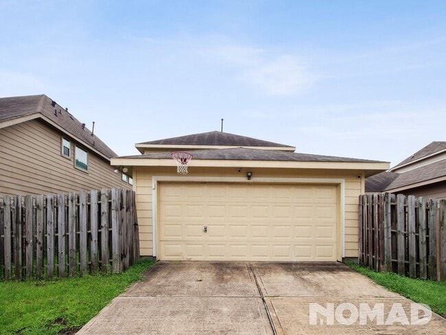 Building Photo - 4 Bedroom Single Family Home in Houston