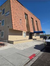 Building Photo - 305 N 10th St