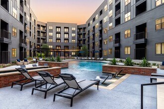 Building Photo - Aura Main Street