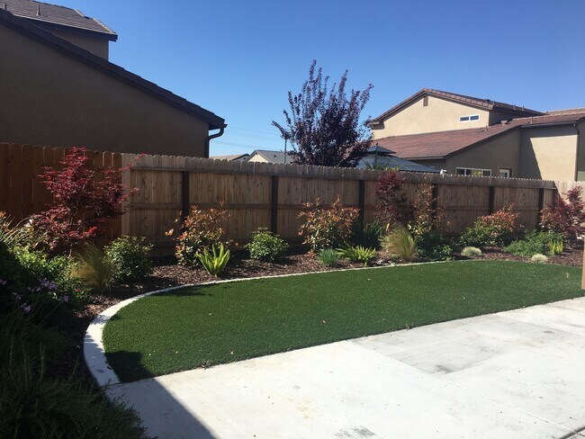 Foto del edificio - Home for Rent in Avalon Gated Community!  ...