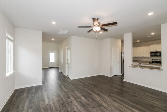 Foto del edificio - 7610 Thrips Ln