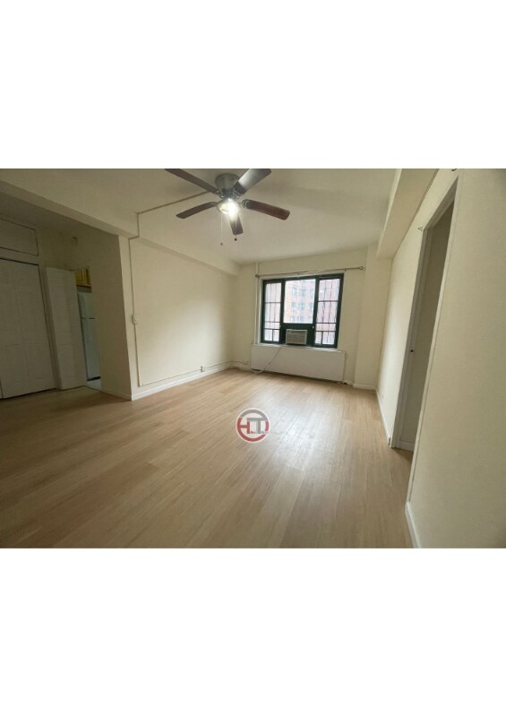 Foto del edificio - 1560 Metropolitan Ave