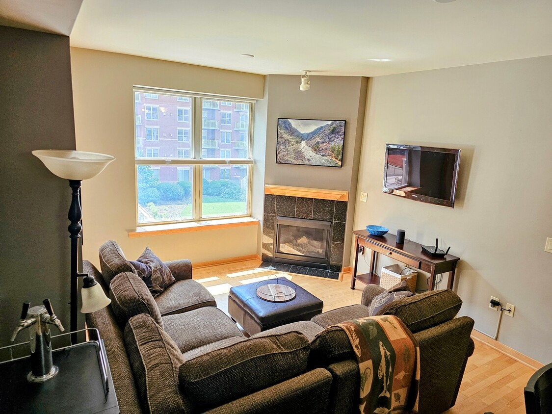 Living Room - 333 W Mifflin St