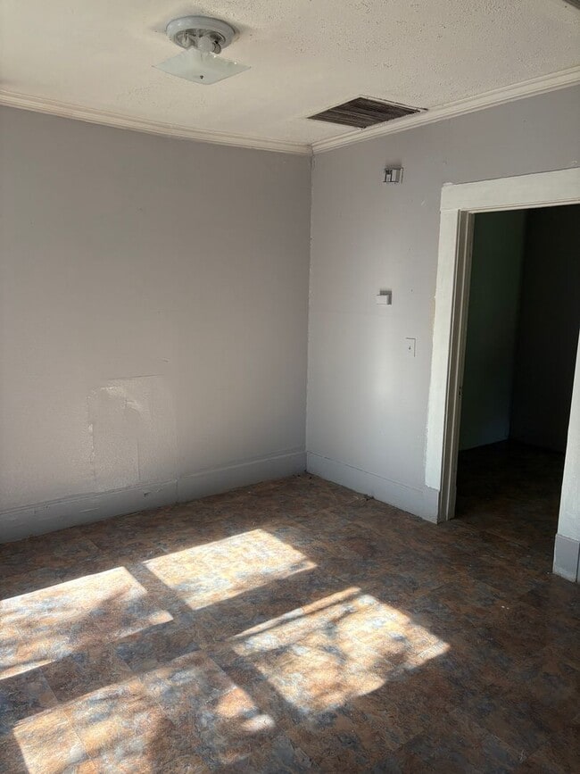 Building Photo - 2814 Hardy St