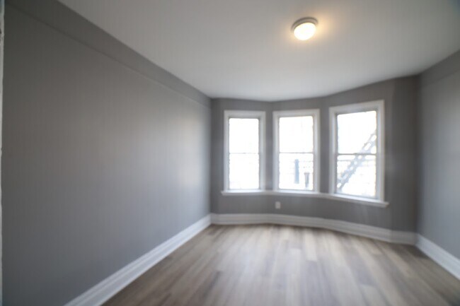 Building Photo - 674 N 6th St