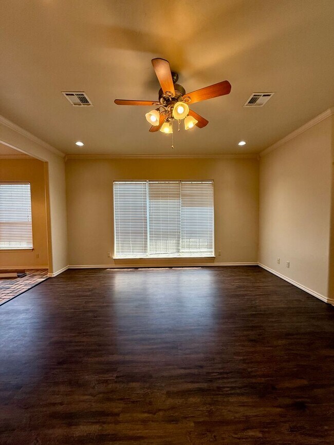 Foto del edificio - Beautiful Home in Moore - 3 Bed, 2 Bath, P...