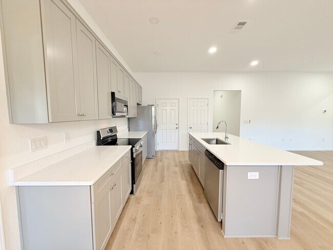 Foto del edificio - Spacious 4-Bedroom Home - New Construction