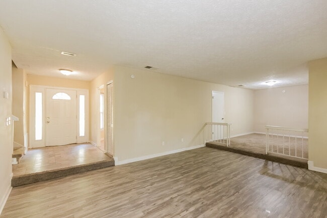 Building Photo - 4629 Dogwood Farms Dr