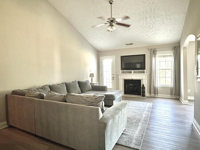 Foto del edificio - 591 Copper Creek Dr