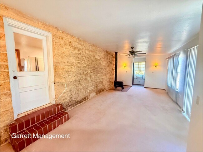 Foto del edificio - 1217 Barnes St