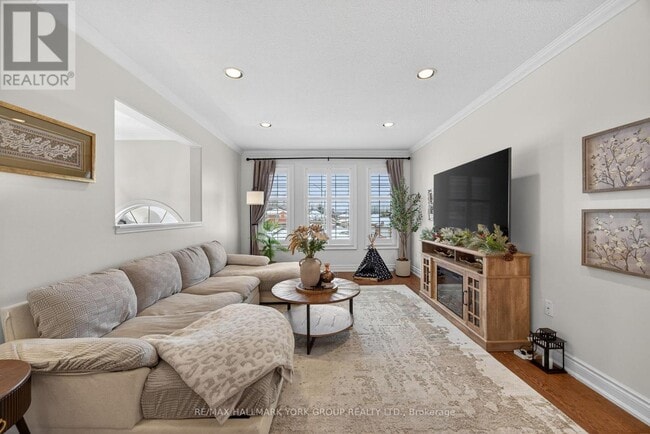 Building Photo - 25 Forest Dale Dr