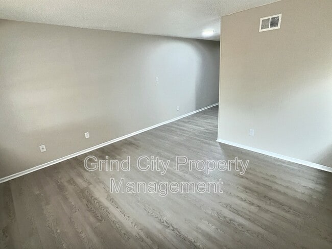 Building Photo - 915 Pope St