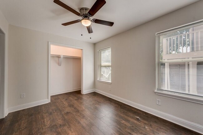 Foto del edificio - 4823 Ash Ln