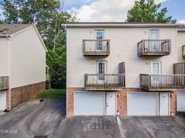Foto del edificio - 2 Bdrm / 2.5 Bath, North JC - Minutes to ETSU, VA, JC Med Center