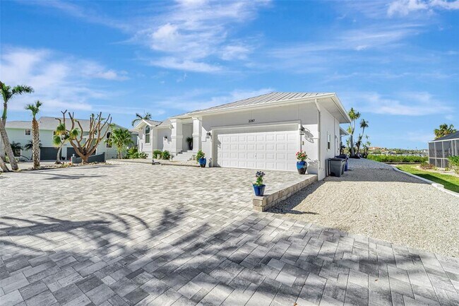 Foto del edificio - 2287 Bayshore Rd