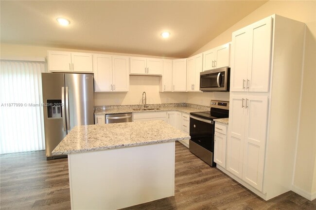 Foto del edificio - 555 Oakshire Ln