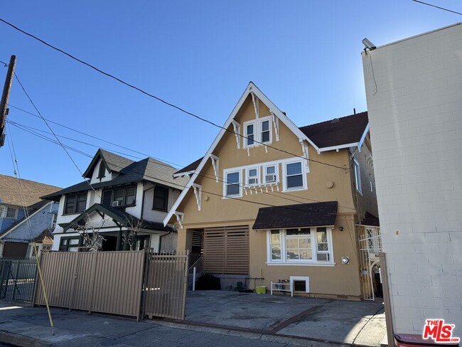 Foto del edificio - 2024 W 12th St