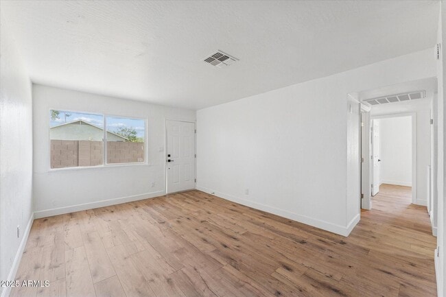 Building Photo - 2739 E Tamarisk Ave