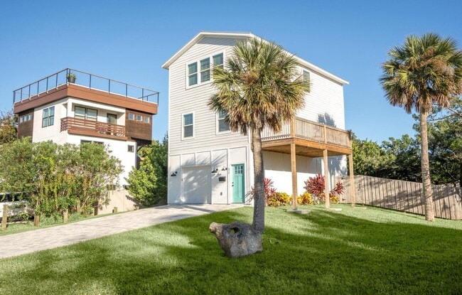 Building Photo - 524 Arricola Ave