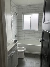 Building Photo - 784 Hughson St