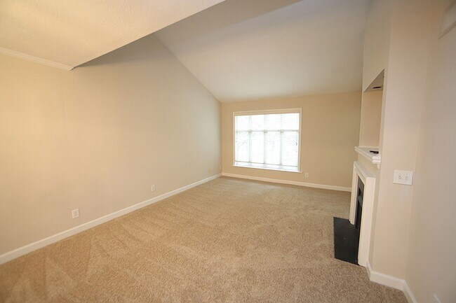 Building Photo - 2-Bedroom Condo in the Village District  *...