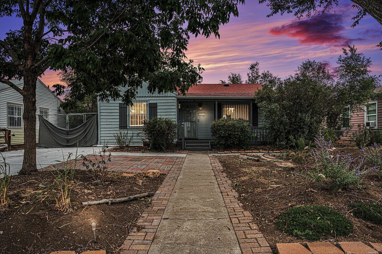 Foto principal - Updated 3-Bedroom Home Near Sloan’s Lake