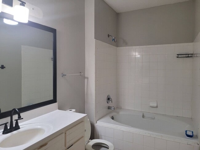 Newly renovated Three Bedroom Townhouse - Newly renovated Three Bedroom Townhouse