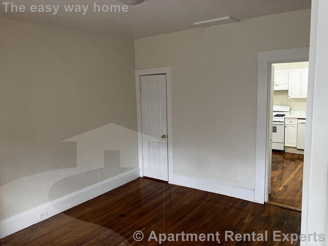 Building Photo - 100 River St