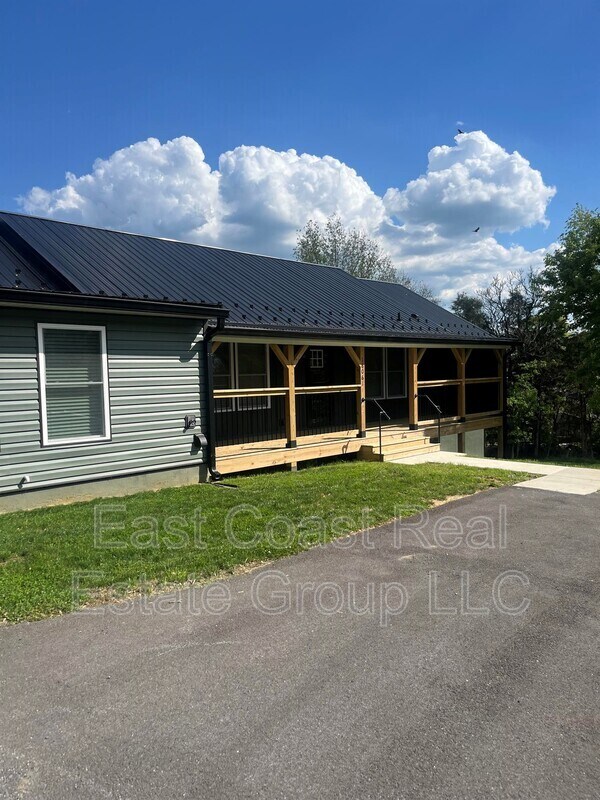 Foto del edificio - 18061 Crampton Ln