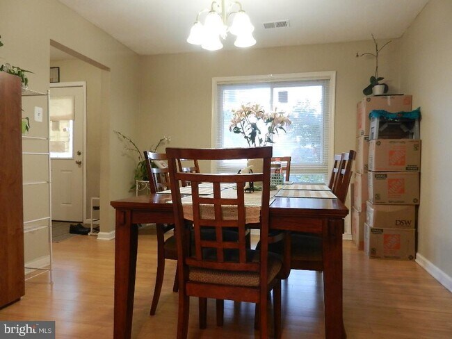 Foto del edificio - 781 Sugarland Run Dr