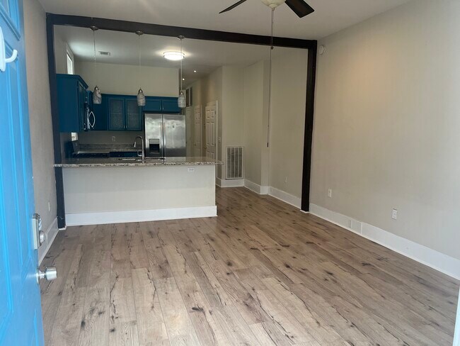 Foto del edificio - 4025 D'Hemecourt St