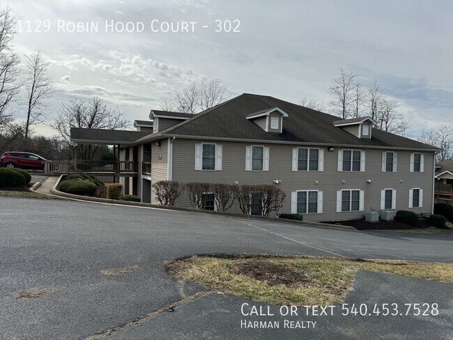 Building Photo - Move in ready! Immaculate 3 bedroom, 2 bat...