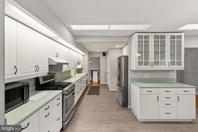 Foto del edificio - 8006 Woodhaven Ct