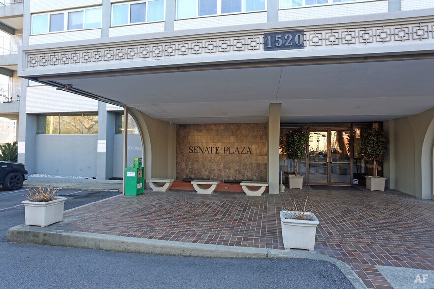 Front Entrance - 1520 Senate St