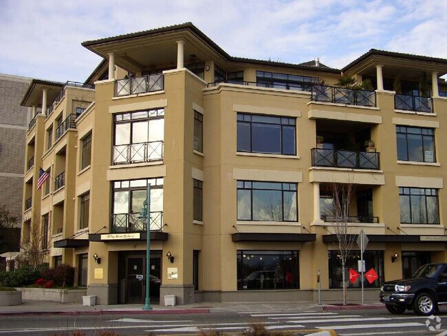 Building Photo - Tiara de Lago
