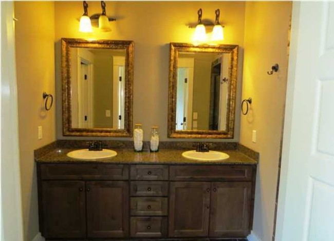 Building Photo - 1380 Essex Manor Cir