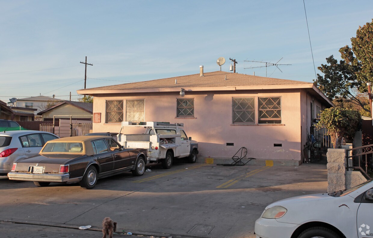 Foto del edificio - 1301-1303 1/2 E. 83rd St.